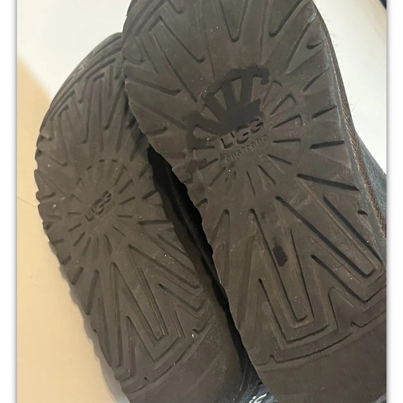 Ugg Bailey Button Triplet II Sheepskin Snow Boots Sz 6 Black Women - Picture 8 of 9